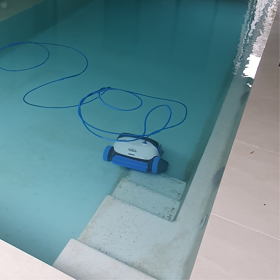 Dolphin S150 Robotic Pool Cleaner