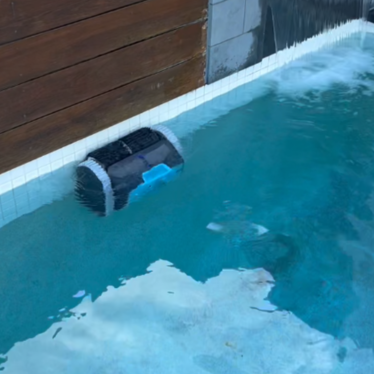 PoolBot® B150 Cordless Robotic Pool Cleaner